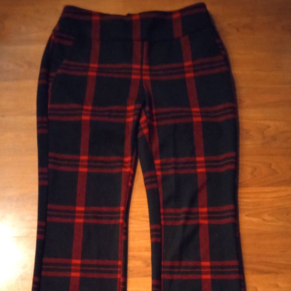 NY & Co 7th Avenue Design Studio Plaid Red & Black Pants Boot Cut PS Petite S